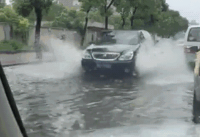 出行提示_雨天安全出行_雨天開車注意事項