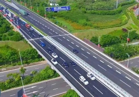 低能見(jiàn)度行車(chē)技巧_霧天行車(chē)安全常識(shí)_出行提示