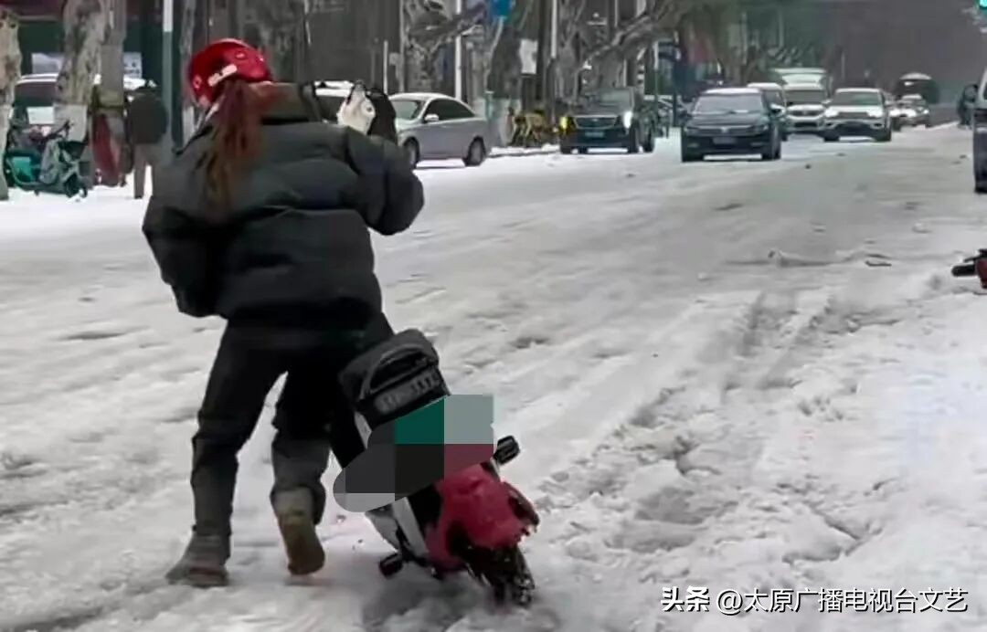 駕駛雪天車輛注意事項(xiàng)_出行提示_駕車出行前的準(zhǔn)備