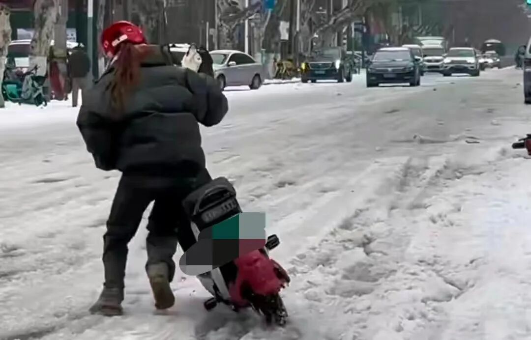 雪地駕駛技巧與安全_雪天駕車出行準備_出行提示
