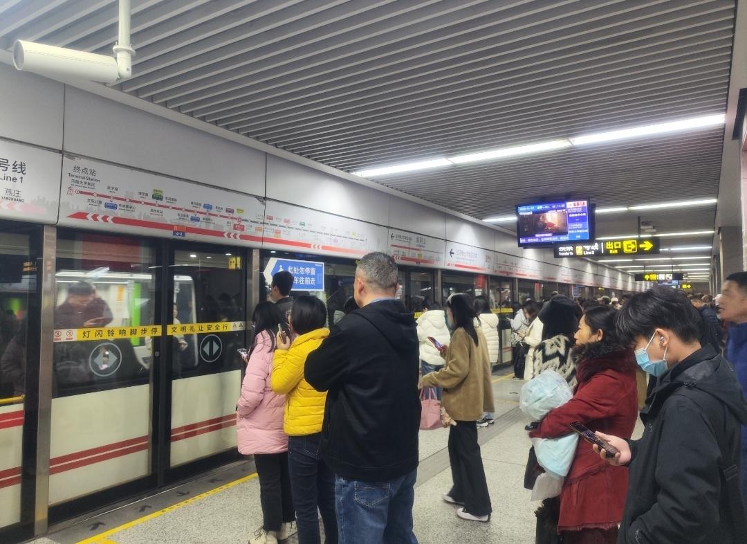 鄭州公共交通早高峰客流量增長(zhǎng)_限行_鄭州市限行政策恢復(fù)